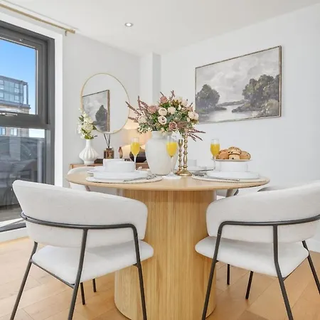 Apartment Spacious 2br Duplex Penthouse, Balcony & Free Parking, Dock *