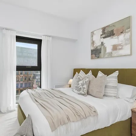 Spacious 2br Duplex Penthouse, Balcony & Free Parking, Dock Apartment Leeds (West Yorkshire)