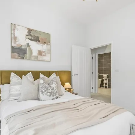 Apartment Spacious 2br Duplex Penthouse, Balcony & Free Parking, Dock