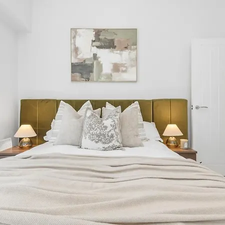 Apartment Spacious 2br Duplex Penthouse, Balcony & Free Parking, Dock *
