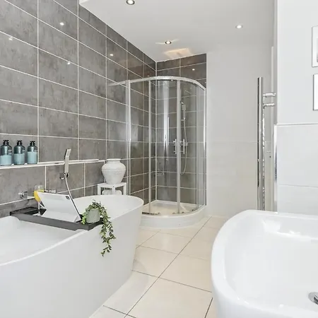 Apartment Spacious 2br Duplex Penthouse, Balcony & Free Parking, Dock Leeds (West Yorkshire)