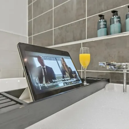 Spacious 2br Duplex Penthouse, Balcony & Free Parking, Dock *